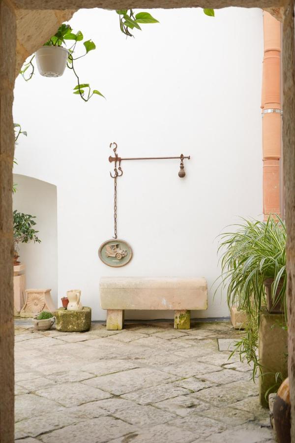 Palazzo Salvatori Hotel Soleto Exterior photo